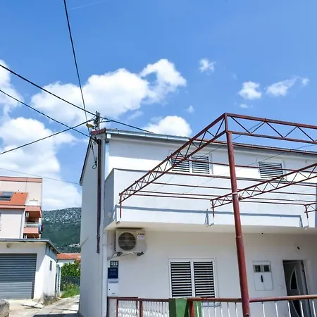 Anemare ~ Near By Split And Trogir Apartment Kastela